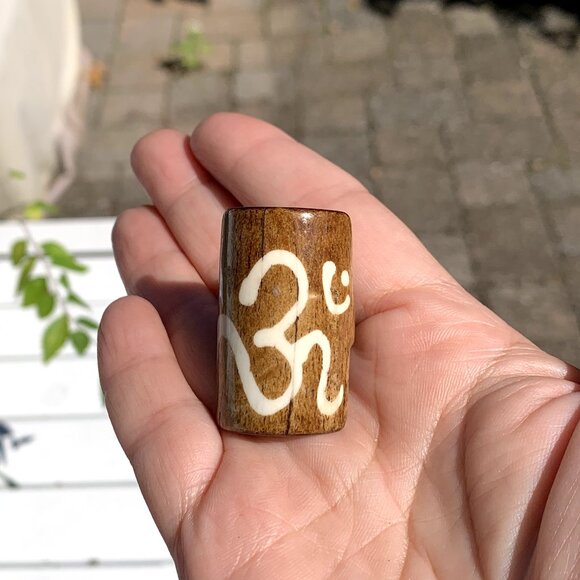 Vtg Unique Natural Wood with Om Inlay Ring - Picture 3 of 8